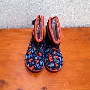 BOGS INFANT INSULATED AND WATERPROOF BLUE AND ORANGE  BOOTS SIZE 6
